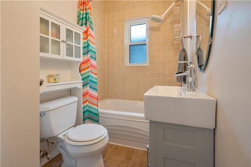 338 Inverness Avenue E, Hamilton, ON - Indoor Photo Showing Bathroom