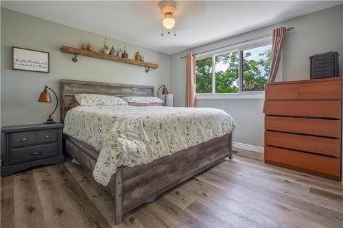 338 Inverness Avenue E, Hamilton, ON - Indoor Photo Showing Bedroom