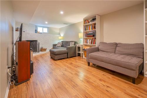 338 Inverness Avenue E, Hamilton, ON - Indoor Photo Showing Living Room