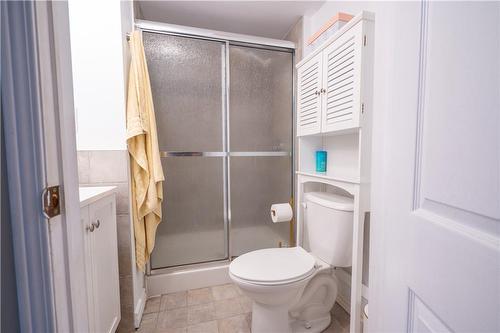 338 Inverness Avenue E, Hamilton, ON - Indoor Photo Showing Bathroom