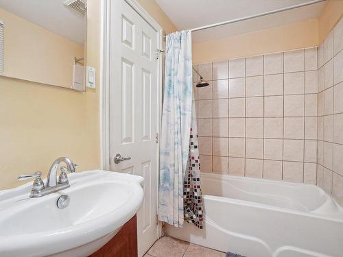 Salle de bains - 2655 23E Avenue, Laval (Laval-Ouest), QC - Indoor Photo Showing Bathroom