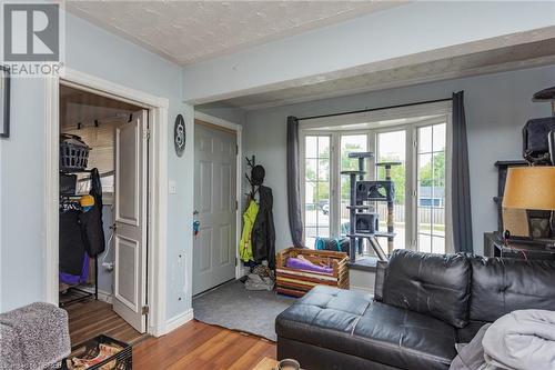 2168 Pearson Street, North Bay, ON - Indoor Photo Showing Living Room