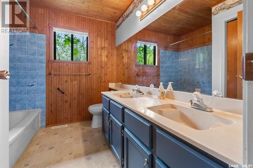 406 Armstrong Crescent, Saskatoon, SK - Indoor Photo Showing Bathroom