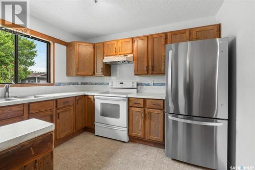 406 Armstrong Crescent, Saskatoon, SK - Indoor Photo Showing Kitchen