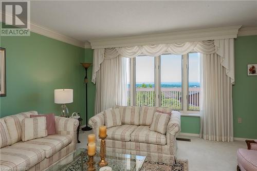 141 Wallace Heights Drive, North Bay, ON - Indoor Photo Showing Living Room