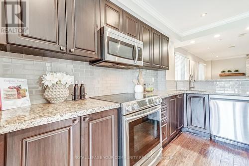 5231 Astwell Avenue, Mississauga, ON - Indoor Photo Showing Kitchen With Upgraded Kitchen