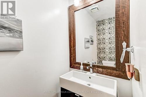 5231 Astwell Avenue, Mississauga, ON - Indoor Photo Showing Bathroom