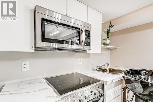 5231 Astwell Avenue, Mississauga, ON - Indoor Photo Showing Kitchen