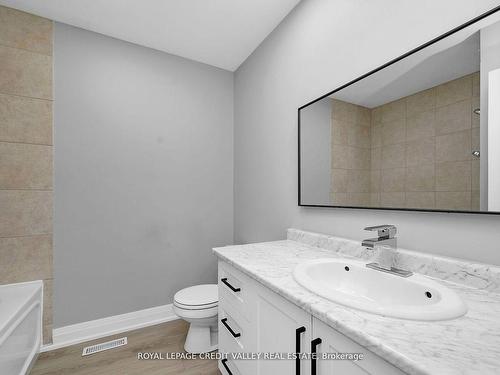 184 Plunkett Rd, Toronto, ON - Indoor Photo Showing Bathroom