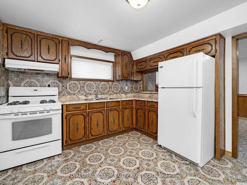 184 Plunkett Rd, Toronto, ON - Indoor Photo Showing Kitchen With Double Sink