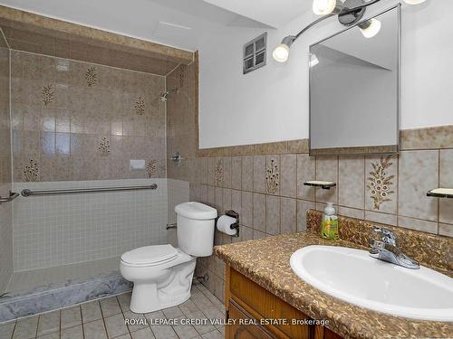 184 Plunkett Rd, Toronto, ON - Indoor Photo Showing Bathroom