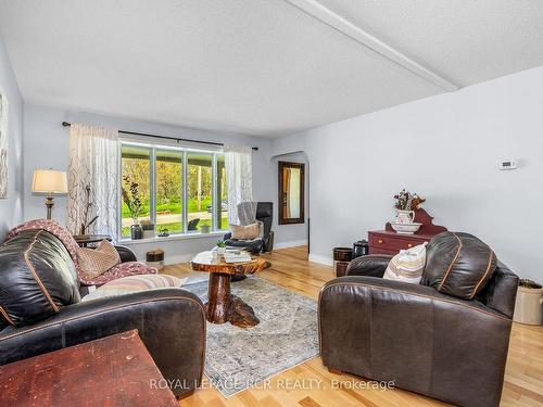 709 Mcnaughton St, South Bruce Peninsula, ON - Indoor Photo Showing Living Room