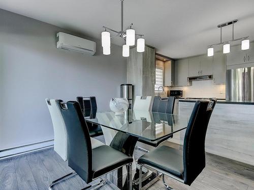 Dining room - 100 Rue Joseph-Charles-Coallier, Saint-Jean-Sur-Richelieu, QC - Indoor Photo Showing Dining Room