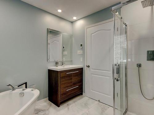 Salle de bains - 100 Rue Joseph-Charles-Coallier, Saint-Jean-Sur-Richelieu, QC - Indoor Photo Showing Bathroom