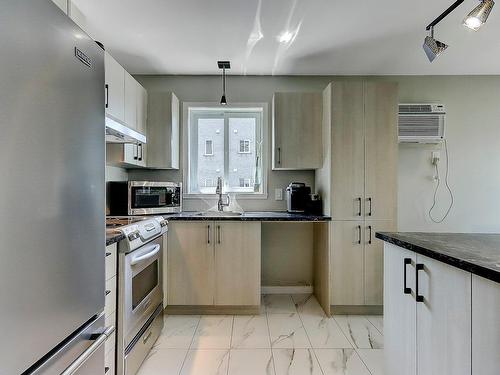 Kitchen - 100 Rue Joseph-Charles-Coallier, Saint-Jean-Sur-Richelieu, QC - Indoor Photo Showing Kitchen