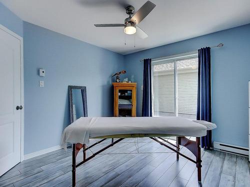 Master bedroom - 100 Rue Joseph-Charles-Coallier, Saint-Jean-Sur-Richelieu, QC - Indoor Photo Showing Bedroom