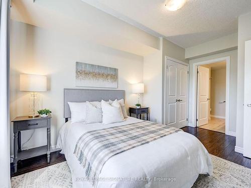 205-886 Golf Links Rd, Hamilton, ON - Indoor Photo Showing Bedroom