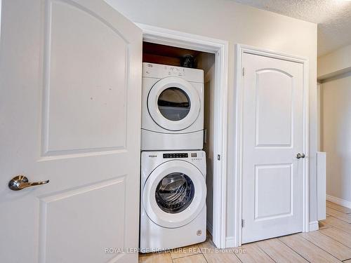 205-886 Golf Links Rd, Hamilton, ON - Indoor Photo Showing Laundry Room
