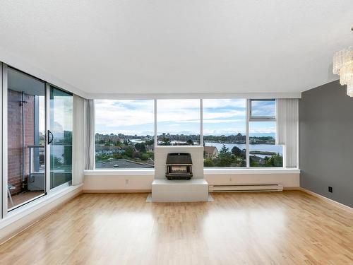 901-325 Maitland St, Victoria, BC - Indoor Photo Showing Living Room