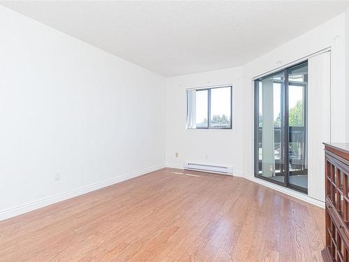 403-1560 Hillside Ave, Victoria, BC - Indoor Photo Showing Other Room