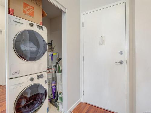 104-827 Fairfield Rd, Victoria, BC - Indoor Photo Showing Laundry Room