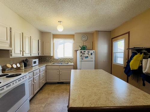 341 St. Charles Drive, Dryden, ON - Indoor Photo Showing Kitchen