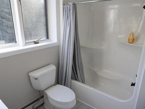 186 Gus Wouri Road, Thunder Bay, ON - Indoor Photo Showing Bathroom