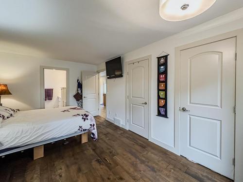 1376 6Th Ave, Kamloops, BC - Indoor Photo Showing Bedroom