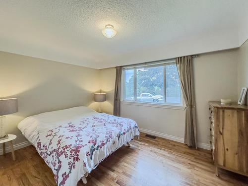 1376 6Th Ave, Kamloops, BC - Indoor Photo Showing Bedroom