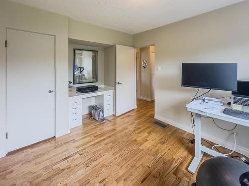 1376 6Th Ave, Kamloops, BC - Indoor Photo Showing Laundry Room