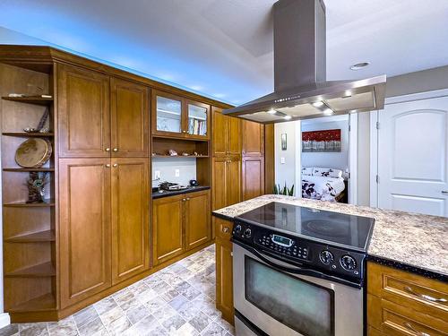 1376 6Th Ave, Kamloops, BC - Indoor Photo Showing Kitchen