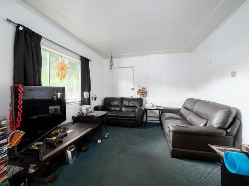 342/344 Fortune Drive, Kamloops, BC - Indoor Photo Showing Living Room