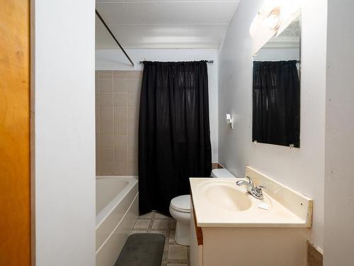 342/344 Fortune Drive, Kamloops, BC - Indoor Photo Showing Bathroom