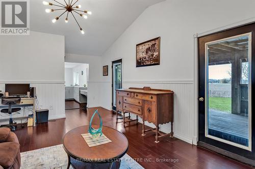 27 Bruce Street, Kawartha Lakes, ON - Indoor Photo Showing Living Room