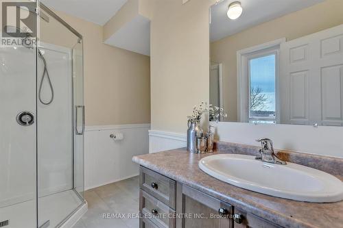27 Bruce Street, Kawartha Lakes, ON - Indoor Photo Showing Bathroom