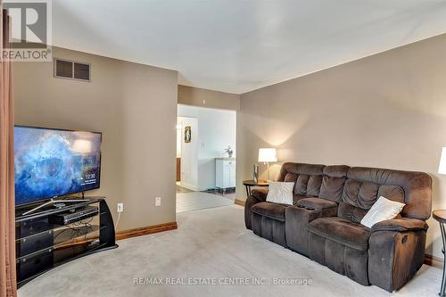 27 Bruce Street, Kawartha Lakes, ON - Indoor Photo Showing Living Room