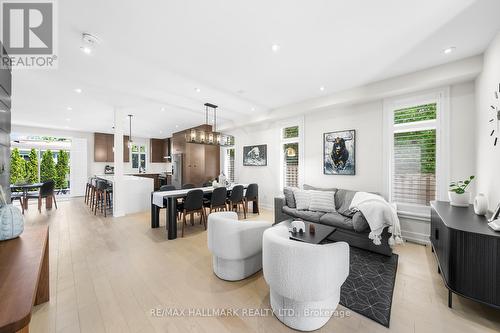 1344 Gull Crossing, Pickering, ON - Indoor Photo Showing Living Room