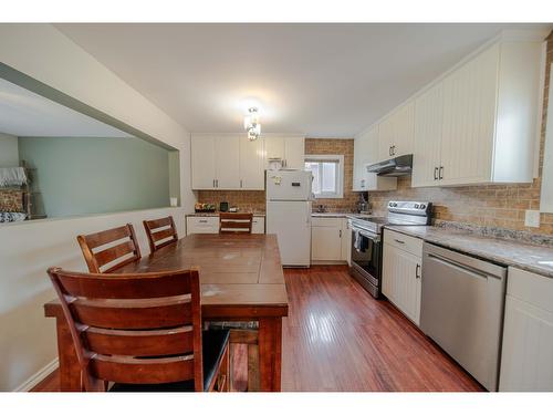 8773 Tamarack Street, Canal Flats, BC - Indoor Photo Showing Kitchen