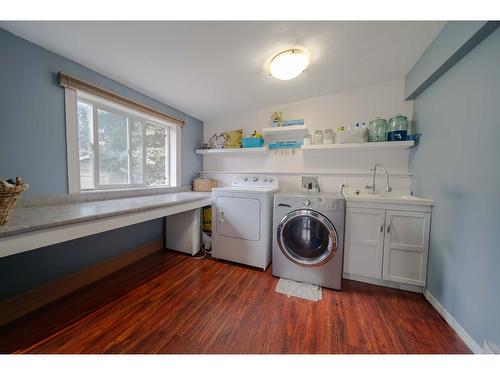 8773 Tamarack Street, Canal Flats, BC - Indoor Photo Showing Laundry Room