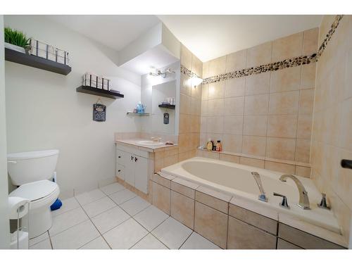 8773 Tamarack Street, Canal Flats, BC - Indoor Photo Showing Bathroom