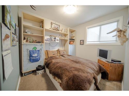 8773 Tamarack Street, Canal Flats, BC - Indoor Photo Showing Bedroom