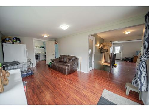 8773 Tamarack Street, Canal Flats, BC - Indoor Photo Showing Other Room