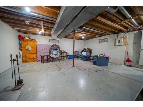 8773 Tamarack Street, Canal Flats, BC - Indoor Photo Showing Basement