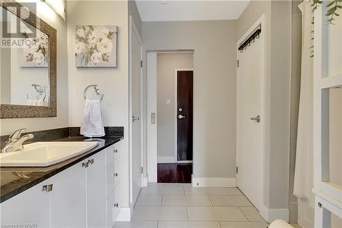 15 Devitt Avenue S Unit# 206, Waterloo, ON - Indoor Photo Showing Bathroom