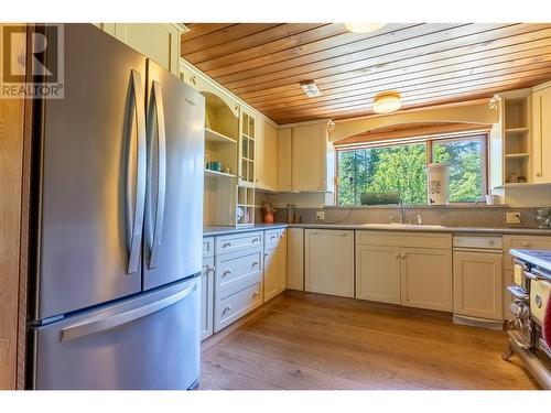 1415 Seymour River Road N, Seymour Arm, BC - Indoor Photo Showing Kitchen