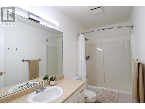 176 Evergreen Crescent, Penticton, BC - Indoor Photo Showing Bathroom