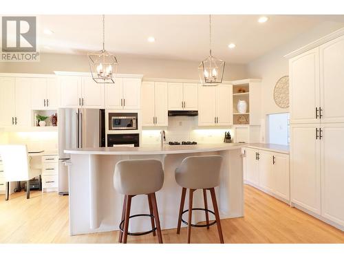 176 Evergreen Crescent, Penticton, BC - Indoor Photo Showing Kitchen With Upgraded Kitchen