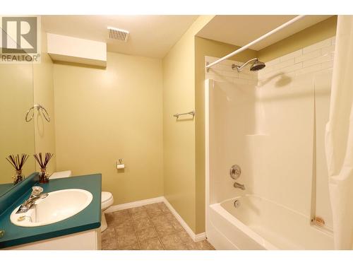 176 Evergreen Crescent, Penticton, BC - Indoor Photo Showing Bathroom