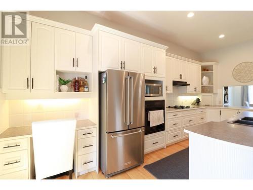 176 Evergreen Crescent, Penticton, BC - Indoor Photo Showing Kitchen