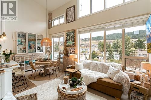 7343 Okanagan Landing Road Unit# 2404, Vernon, BC - Indoor Photo Showing Living Room